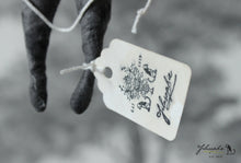 Laden Sie das Bild in den Galerie-Viewer, Spun Cotton Ornament Spring Cat with Pulltoy