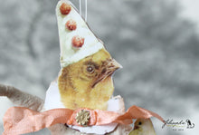 Laden Sie das Bild in den Galerie-Viewer, Spun Cotton Ornament Spring Chick "Egg Hunting"