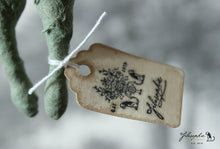 Laden Sie das Bild in den Galerie-Viewer, Spun Cotton Ornament Spring Chick "Egg Hunting"