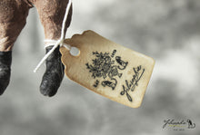 Laden Sie das Bild in den Galerie-Viewer, Spun Cotton Ornament Hunting Hare