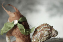 Laden Sie das Bild in den Galerie-Viewer, Spun Cotton Ornament Mini Squirrel