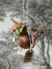 Laden Sie das Bild in den Galerie-Viewer, Spun Cotton Ornament Mini Squirrel