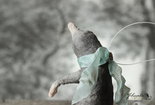Laden Sie das Bild in den Galerie-Viewer, Spun Cotton Ornament Mole with Mint Ribbon