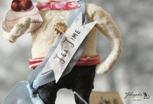 Laden Sie das Bild in den Galerie-Viewer, Spun Cotton Ornament Mr Handsome