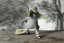 Laden Sie das Bild in den Galerie-Viewer, Spun Cotton Ornament Mini Racoon