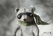 Laden Sie das Bild in den Galerie-Viewer, Spun Cotton Ornament Mini Racoon