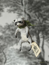 Laden Sie das Bild in den Galerie-Viewer, Spun Cotton Ornament Mini Racoon