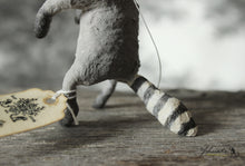 Laden Sie das Bild in den Galerie-Viewer, Spun Cotton Ornament Mini Racoon