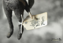 Laden Sie das Bild in den Galerie-Viewer, Spun Cotton Ornament Songbird Gentleman with Umbrella