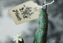 Laden Sie das Bild in den Galerie-Viewer, Cactus with Glitter Spun Cotton Figurine