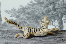 Laden Sie das Bild in den Galerie-Viewer, Dancing Tiger with Glitter Spun Cotton Figurine