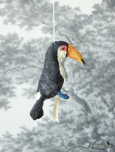 Laden Sie das Bild in den Galerie-Viewer, Toucan Spun Cotton Figurine