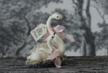 Laden Sie das Bild in den Galerie-Viewer, Mama & Baby Swan Set of 2 Spun Cotton Figurines