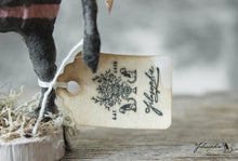 Laden Sie das Bild in den Galerie-Viewer, Standing Bee with Flower Crown