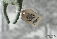 Laden Sie das Bild in den Galerie-Viewer, Spun Cotton Ornament Frog