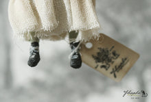 Laden Sie das Bild in den Galerie-Viewer, Spun Cotton Ornament Songbird Granny with Red Pompom