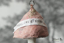Laden Sie das Bild in den Galerie-Viewer, Spun Cotton Ornament Pink Mushroom "Ostern"