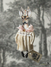 Laden Sie das Bild in den Galerie-Viewer, Spun Cotton Ornament Oh Deer