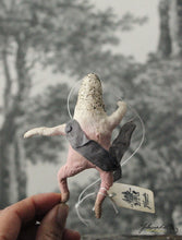 Laden Sie das Bild in den Galerie-Viewer, Spun Cotton Ornament Pink Elf