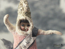 Laden Sie das Bild in den Galerie-Viewer, Spun Cotton Ornament Pink Elf