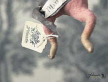 Laden Sie das Bild in den Galerie-Viewer, Spun Cotton Ornament Pink Elf