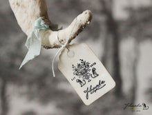 Laden Sie das Bild in den Galerie-Viewer, Spun Cotton Ornament Moon "Dream"