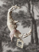 Laden Sie das Bild in den Galerie-Viewer, Spun Cotton Ornament Moon "Love"