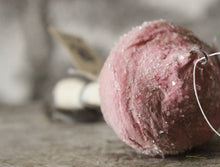 Laden Sie das Bild in den Galerie-Viewer, Spun Cotton Ornament Pink Mushroom "Liebe" with Owl