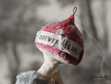 Laden Sie das Bild in den Galerie-Viewer, Spun Cotton Ornament Red Mushroom "Forever Yours"