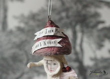 Laden Sie das Bild in den Galerie-Viewer, Spun Cotton Ornament Red Chubby Mushroom with Cake