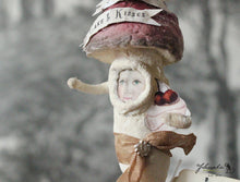 Laden Sie das Bild in den Galerie-Viewer, Spun Cotton Ornament Red Chubby Mushroom with Cake