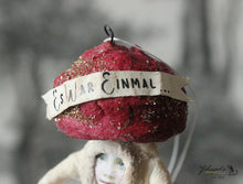 Laden Sie das Bild in den Galerie-Viewer, Spun Cotton Ornament Red Chubby Mushroom "Fairytale"