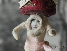 Laden Sie das Bild in den Galerie-Viewer, Spun Cotton Ornament Red Chubby Mushroom "Fairytale"