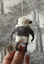 Laden Sie das Bild in den Galerie-Viewer, Spun Cotton Ornament Panda Bear