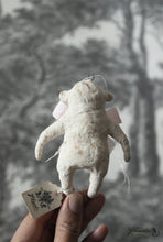Laden Sie das Bild in den Galerie-Viewer, Spun Cotton Ornament Polar Bear "True Love"