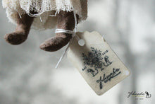 Laden Sie das Bild in den Galerie-Viewer, Spun Cotton Ornament Teddy Bear Girl