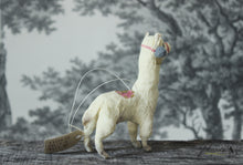 Laden Sie das Bild in den Galerie-Viewer, White Llama Spun Cotton Figurine