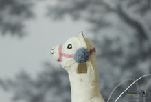 Laden Sie das Bild in den Galerie-Viewer, White Llama Spun Cotton Figurine