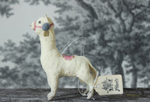 Laden Sie das Bild in den Galerie-Viewer, White Llama Spun Cotton Figurine