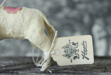 Laden Sie das Bild in den Galerie-Viewer, White Llama Spun Cotton Figurine