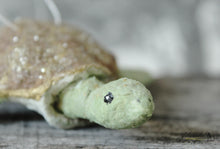Laden Sie das Bild in den Galerie-Viewer, Sea Turtle with Glitter Spun Cotton Figurine