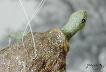 Laden Sie das Bild in den Galerie-Viewer, Sea Turtle with Glitter Spun Cotton Figurine