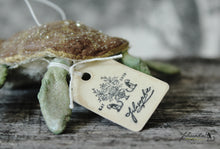 Laden Sie das Bild in den Galerie-Viewer, Sea Turtle with Glitter Spun Cotton Figurine