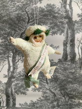 Laden Sie das Bild in den Galerie-Viewer, Spun Cotton Ornament Snowbaby &quot;Mistletoe Kisses&quot;