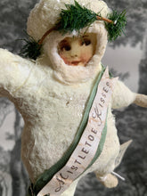 Laden Sie das Bild in den Galerie-Viewer, Spun Cotton Ornament Snowbaby &quot;Mistletoe Kisses&quot;