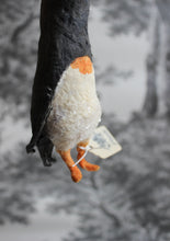 Laden Sie das Bild in den Galerie-Viewer, Spun Cotton Christmas Ornament Pinguin