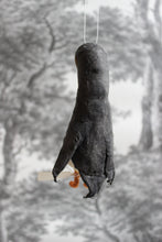 Laden Sie das Bild in den Galerie-Viewer, Spun Cotton Christmas Ornament Pinguin