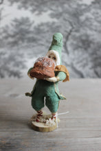 Laden Sie das Bild in den Galerie-Viewer, Standing Christmas Elf with Cake