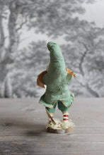 Laden Sie das Bild in den Galerie-Viewer, Standing Christmas Elf with Cake