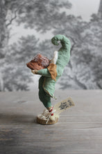 Laden Sie das Bild in den Galerie-Viewer, Standing Christmas Elf with Cake